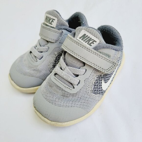 Nike Revolution 3 Wolf Grey/White/Cool Grey Athletic Sneakers - Child size 5 - Picture 1 of 11